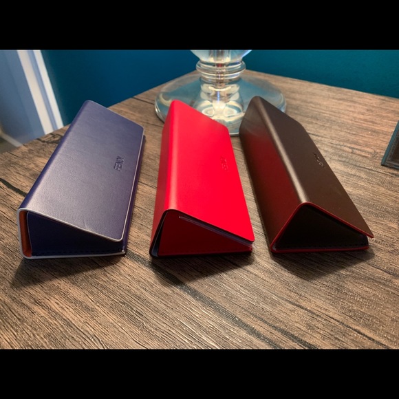 Fendi case with cleaning cloth - Picture 2 of 5